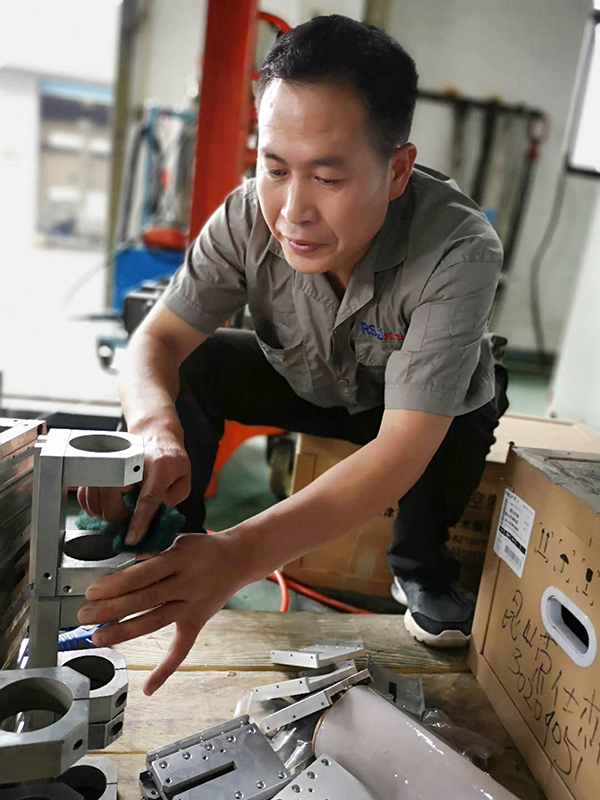 榮仕杰服務人員-1