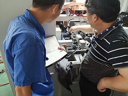 榮仕杰現(xiàn)場指導